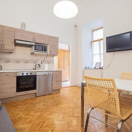Two Bedroom Apartment At Basilica Budapest Exterior photo