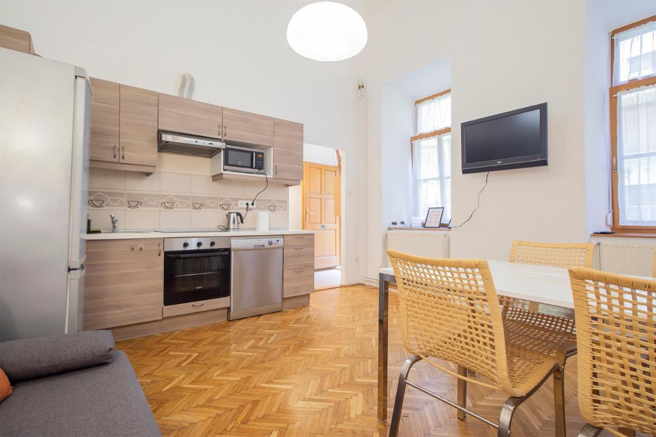 Two Bedroom Apartment At Basilica Budapest Exterior photo