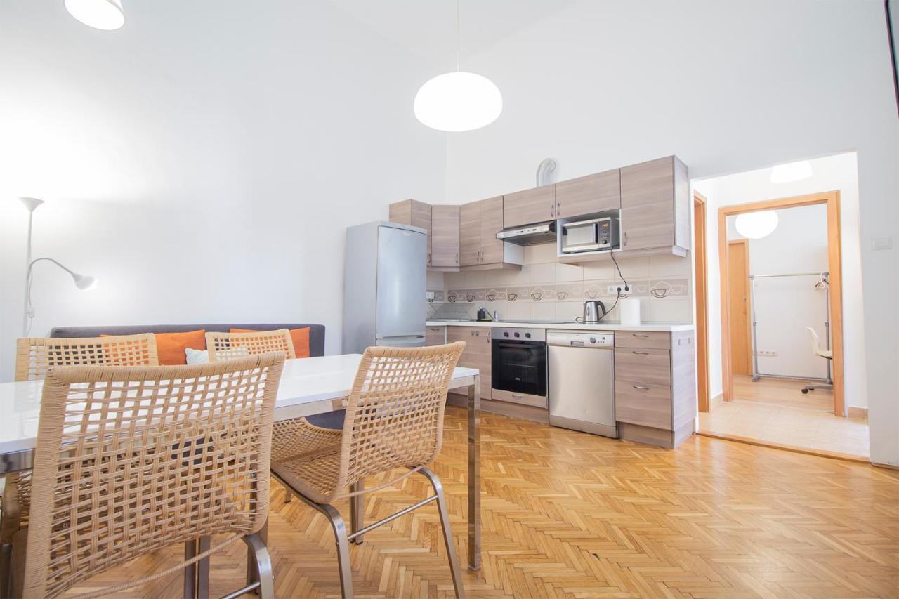 Two Bedroom Apartment At Basilica Budapest Exterior photo